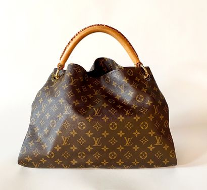LOUIS VUITTON. Artsy bag in Monogram canvas...