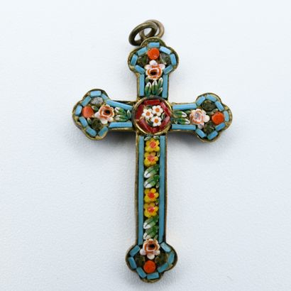 Cross pendant in micromosaic and gilded metal.

19th...