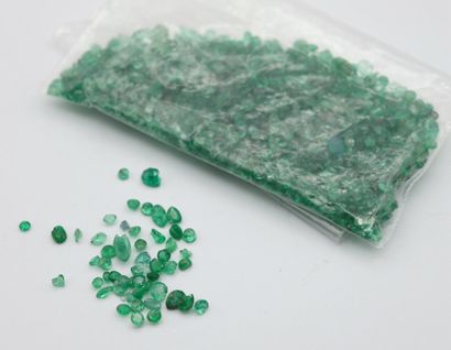 Important lot of emeralds of various sizes...