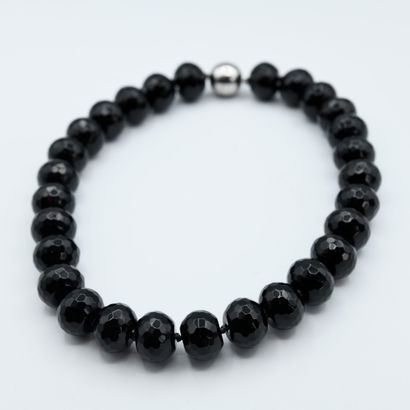 Important necklace made of faceted onyx beads,...