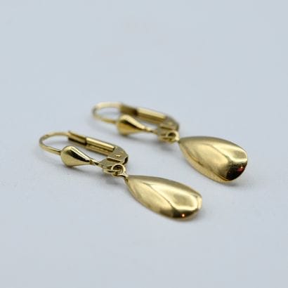 Modern earrings in yellow gold 750‰

Gross...