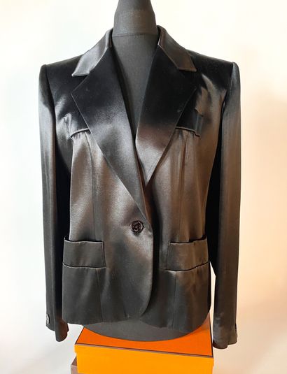YVES SAINT LAURENT Variation. Black suit...