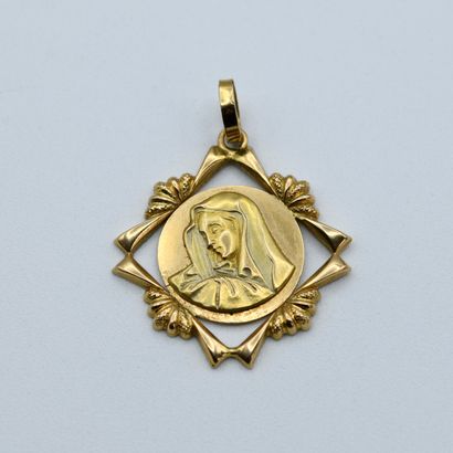 Medal of the Virgin Mary in yellow gold 750‰

Not...