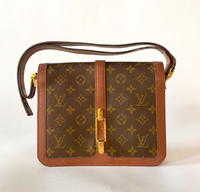 LOUIS VUITTON. Circa 1970. Round Point bag...