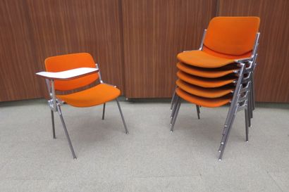 Giancarlo Piretti pour CASTELLI. 

Ensemble...