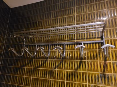 Porte manteau mural en métal chromé, six...