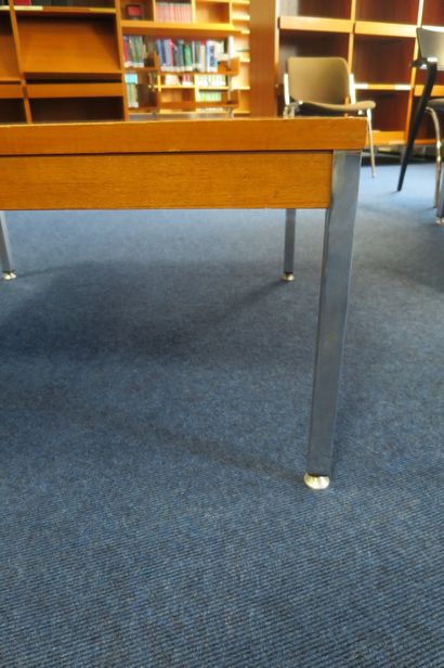 Table basse en bois de placage, le plateau...