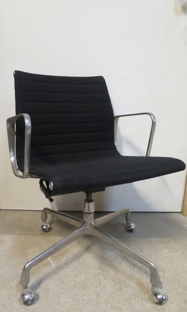 Charles Ray EAMES (1907-1978) pour Hermann...
