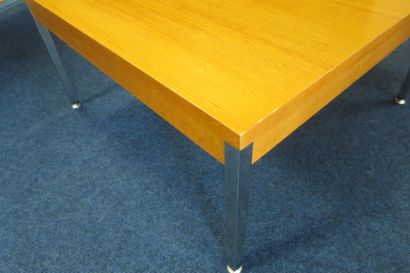 Table basse en bois de placage, le plateau...