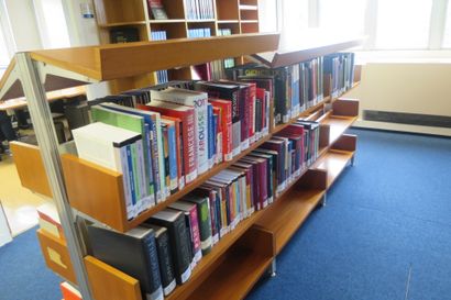 Présentoir double-face à livres ou journaux...