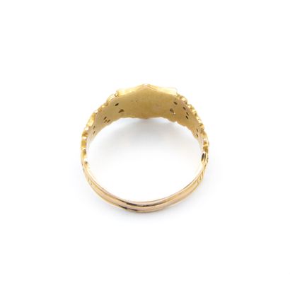 *Chevaliere in yellow gold 750 ‰ with floral...