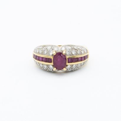*Ring in yellow gold 750 ‰, adorned in its...