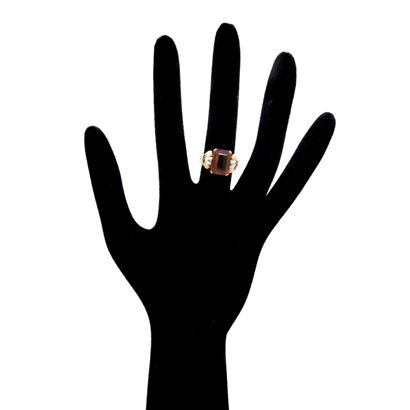 Ring of the 1940s centered by an imitation...