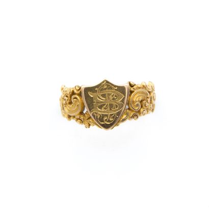 *Chevaliere in yellow gold 750 ‰ with floral...