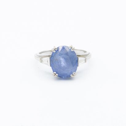 *Ring the setting in white gold 750 ‰, adorned...