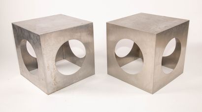 
Paire de bouts de canapé en inox brossé,...
