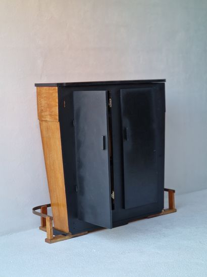 LYONNAIS WORK, circa 1940

Oak apartment...