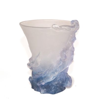 DAUM France

Vase en pâte de verre, à décor...