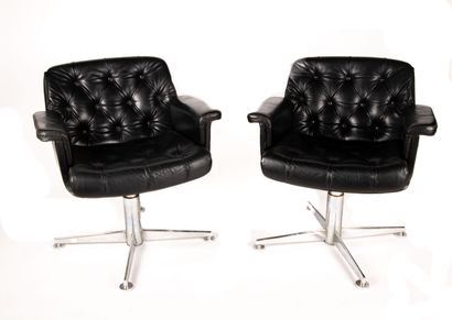 AIRBORNE

Paire de fauteuils en cuir noir,...