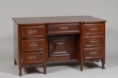 Bureau à caissons 

en bois fruitier mouluré....