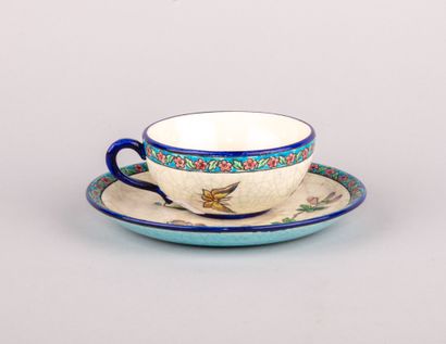 LONGWY, 

Tasse et sous-tasse en faïence...