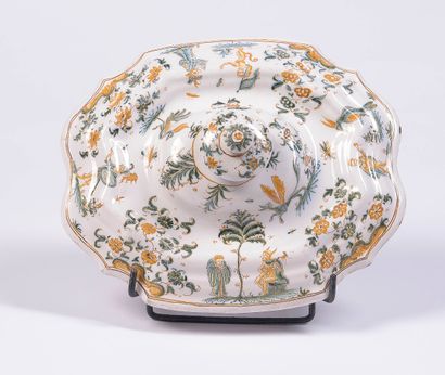 MOUSTIERS Earthenware plate with green monochrome...
