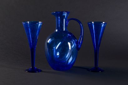 BIOT. Beautiful service in dark blue bubble...