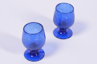 BIOT. Beautiful service in dark blue bubble...