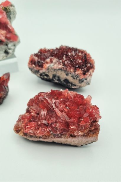 Lot de quatre belles rhodochrosites, l'une...