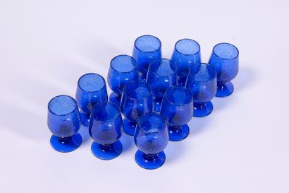 BIOT. Beautiful service in dark blue bubble...