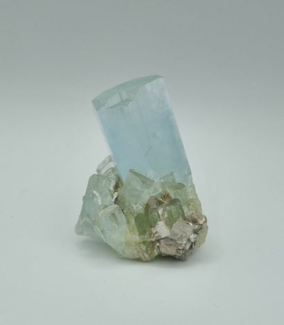 Aigue-marine brute

H: 9 cm environ.