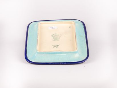 LONGWY, 

Plat rectangulaire en faïence émaillée...