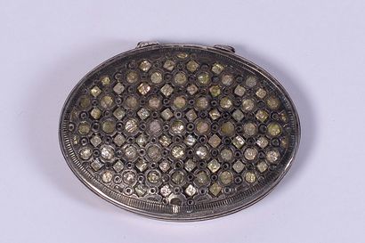 Elégante boîte ovale en argent, écaille et...