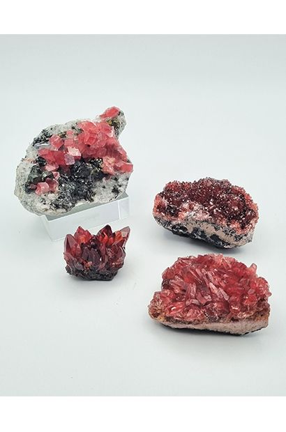 Lot de quatre belles rhodochrosites, l'une...