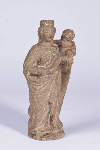 
Vierge à l'Enfant en pierre calcaire sculptée,...