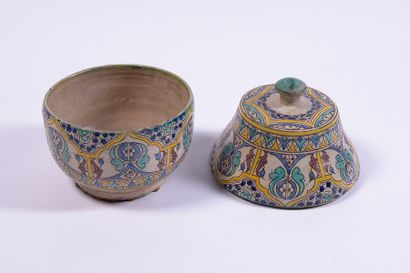 Covered pot, in cracked ceramics with polychrome...