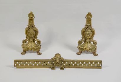 Chenets et barre de foyer en bronze, à décor...