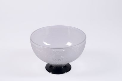 DAUM-Nancy, crystal bowl of circular shape...
