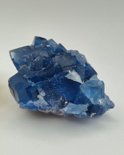 Fluorite bleue

Dim: 10 x 7,5 cm environ