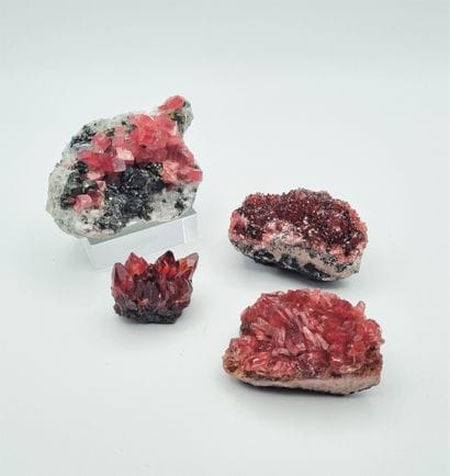 Lot de quatre belles rhodochrosites, l'une...