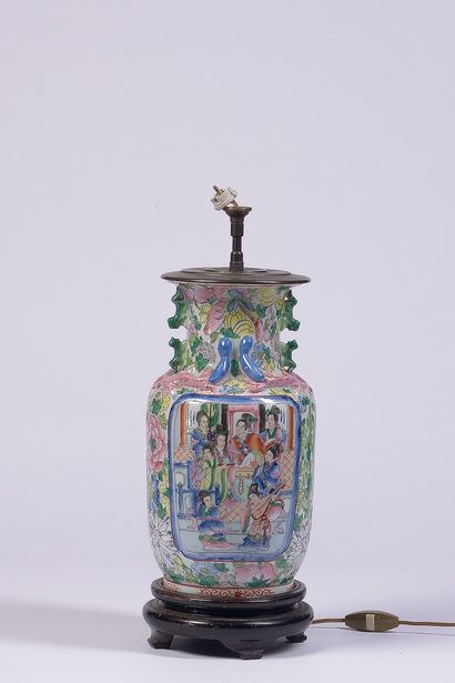 CHINA, Canton

Polychrome porcelain vase...