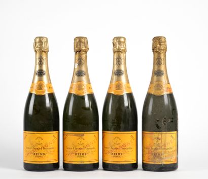 4	 B CHAMPAGNE BRUT (2 e.t; 2 coiffes sales)...