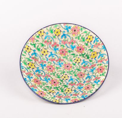 LONGWY,
Assiette en faïence émaillée polychrome...