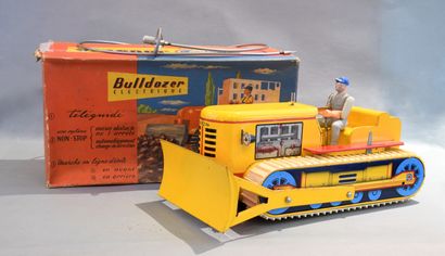JOUSTRA.
Bulldozer filoguidé en tôle lithographiée...