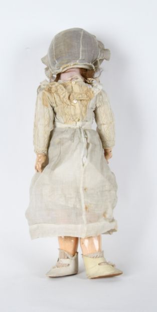 SFBJ, Poupée tête porcelaine
Articulée, yeux...