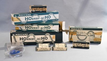 HORNBY- acHO.
Réunion de wagons, rails et...