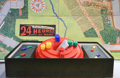Les 24 h du Mans. 
Jeux avec plateaux, voitures...