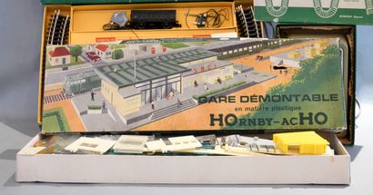 MECCANO HORNBY - acHO.
Réunion de trois boîtes...