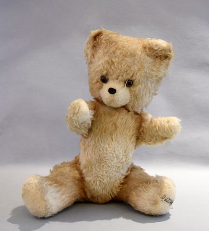 Ourson peluche ANIMA, Paris.
Les yeux marrons...