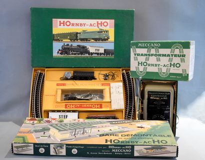 MECCANO HORNBY - acHO.
Réunion de trois boîtes...